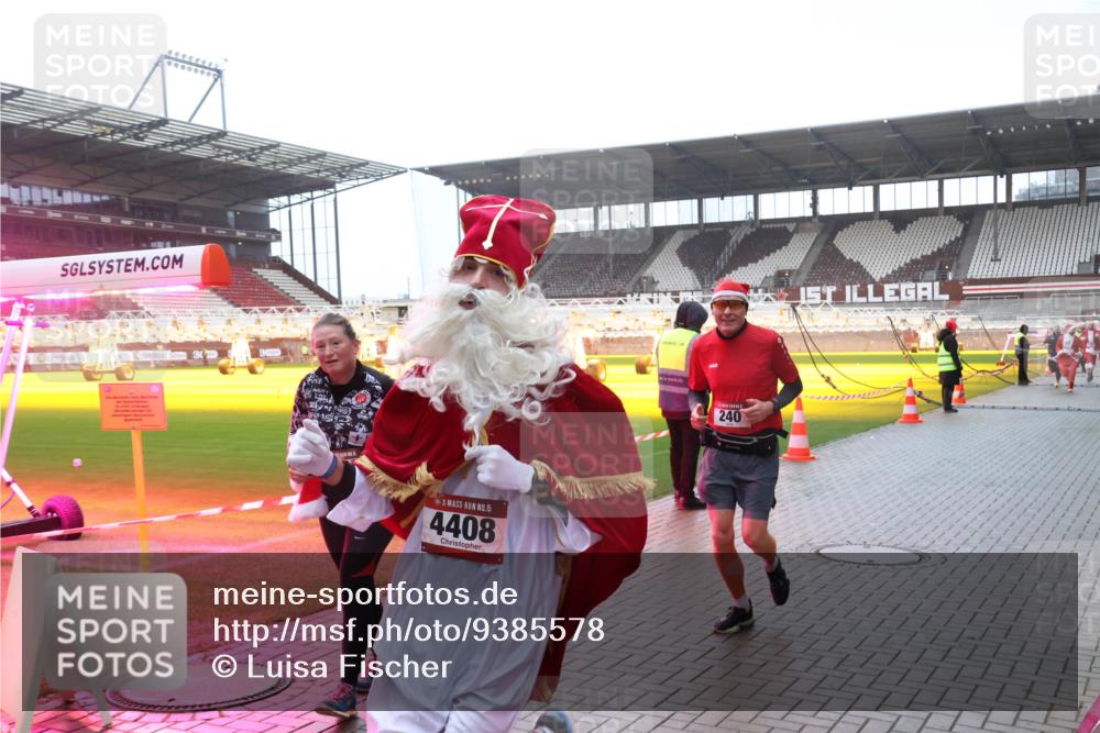 07.12.2025 - St. Pauli X-Mass-Run No. 15 Luisa Fischer http://msf.ph/oto/9385578 07.12.2025 11:35:43 Ziel 3, 15, 4408, 240, 240, 316, 527, 535, 2150, 2413, 2481, 2660, 3005, 3148, 3149, 3967, 4408 meine-sportfotos.de