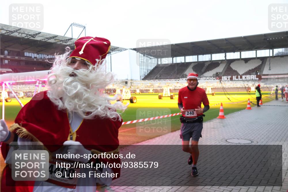 07.12.2025 - St. Pauli X-Mass-Run No. 15 Luisa Fischer http://msf.ph/oto/9385579 07.12.2025 11:35:44 Ziel 5, 4408, 240, 1, 240, 316, 527, 535, 2150, 2413, 2481, 2660, 3005, 3148, 3149, 3967, 4408 meine-sportfotos.de