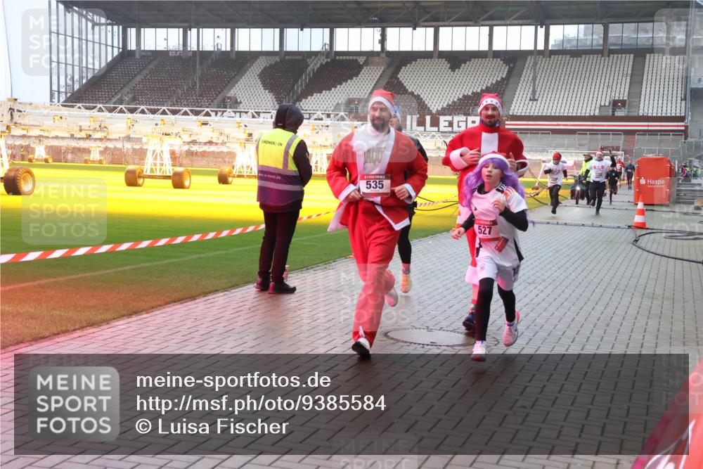 07.12.2025 - St. Pauli X-Mass-Run No. 15 Luisa Fischer http://msf.ph/oto/9385584 07.12.2025 11:35:51 Ziel 535, 527, 240, 527, 535, 2150, 2481, 2660, 2902, 2962, 3005, 3148, 3149, 3967, 4408, 4843 meine-sportfotos.de
