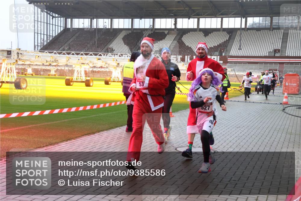 07.12.2025 - St. Pauli X-Mass-Run No. 15 Luisa Fischer http://msf.ph/oto/9385586 07.12.2025 11:35:51 Ziel 53, 17, 527, 240, 527, 535, 2150, 2481, 2660, 2902, 2962, 3005, 3148, 3149, 3967, 4408, 4843 meine-sportfotos.de