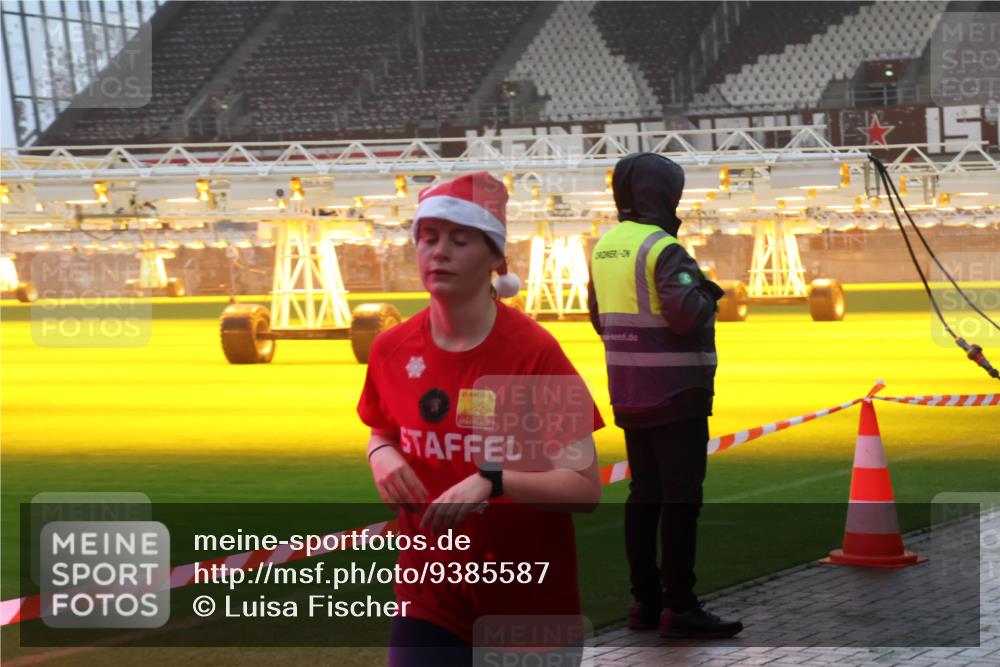 07.12.2025 - St. Pauli X-Mass-Run No. 15 Luisa Fischer http://msf.ph/oto/9385587 07.12.2025 10:17:57 Ziel 257, 268, 1161, 1162, 1963, 2663, 2688, 2725, 2952, 3229, 3522, 3804, 3874, 3987, 4114, 4127, 4227, 4339, 4764 meine-sportfotos.de