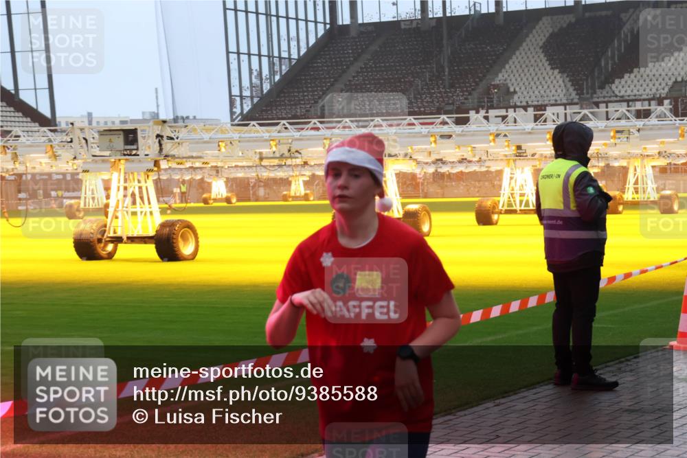 07.12.2025 - St. Pauli X-Mass-Run No. 15 Luisa Fischer http://msf.ph/oto/9385588 07.12.2025 10:17:58 Ziel 257, 268, 1161, 1162, 1963, 2663, 2688, 2725, 2952, 3229, 3522, 3804, 3874, 3987, 4114, 4127, 4227, 4339, 4764 meine-sportfotos.de