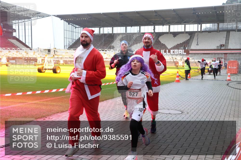 07.12.2025 - St. Pauli X-Mass-Run No. 15 Luisa Fischer http://msf.ph/oto/9385591 07.12.2025 11:35:52 Ziel 5, 527, 17, 240, 527, 535, 2150, 2481, 2660, 2902, 2962, 3005, 3148, 3149, 3967, 4408, 4843 meine-sportfotos.de