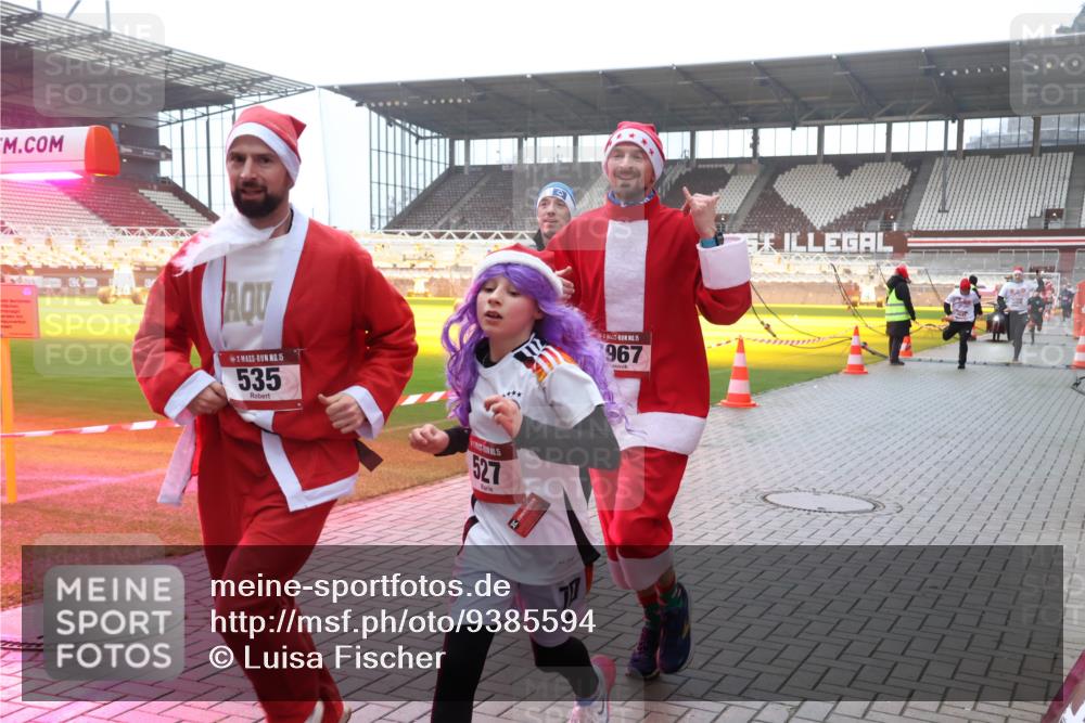 07.12.2025 - St. Pauli X-Mass-Run No. 15 Luisa Fischer http://msf.ph/oto/9385594 07.12.2025 11:35:52 Ziel 15, 535, 527, 77, 967, 240, 527, 535, 2150, 2481, 2660, 2902, 2962, 3005, 3148, 3149, 3967, 4408, 4843 meine-sportfotos.de