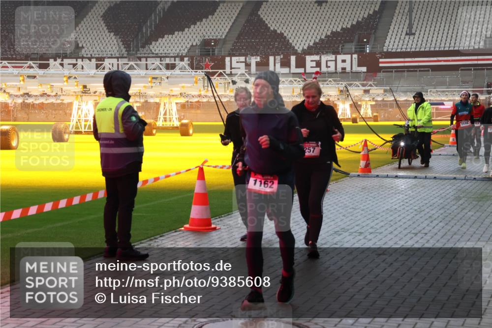 07.12.2025 - St. Pauli X-Mass-Run No. 15 Luisa Fischer http://msf.ph/oto/9385608 07.12.2025 10:18:01 Ziel 1162, 257, 2688, 257, 268, 1161, 1162, 1963, 2663, 2688, 2725, 2952, 3229, 3522, 3804, 3874, 4114, 4127, 4227, 4339, 4764 meine-sportfotos.de