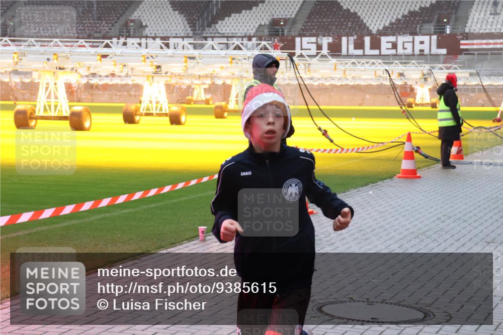 07.12.2025 - St. Pauli X-Mass-Run No. 15 Luisa Fischer http://msf.ph/oto/9385615 07.12.2025 11:35:59 Ziel 240, 527, 535, 1960, 1962, 2150, 2481, 2660, 2902, 2962, 3148, 3149, 3967, 4408, 4816, 4823, 4843 meine-sportfotos.de