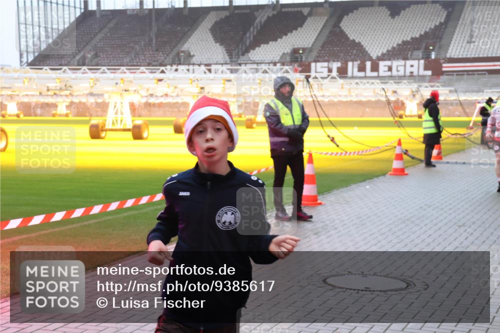 07.12.2025 - St. Pauli X-Mass-Run No. 15 Luisa Fischer http://msf.ph/oto/9385617 07.12.2025 11:36:00 Ziel 240, 527, 535, 1960, 1962, 2150, 2481, 2660, 2902, 2962, 3148, 3149, 3967, 4408, 4816, 4823, 4843 meine-sportfotos.de