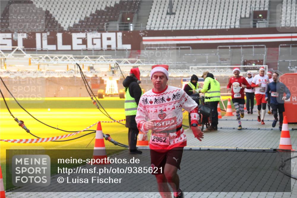 07.12.2025 - St. Pauli X-Mass-Run No. 15 Luisa Fischer http://msf.ph/oto/9385621 07.12.2025 11:36:01 Ziel 15, 2962, 1960, 1962, 240, 527, 535, 1960, 1962, 2150, 2660, 2902, 2962, 3148, 3149, 3967, 4408, 4816, 4823, 4843 meine-sportfotos.de