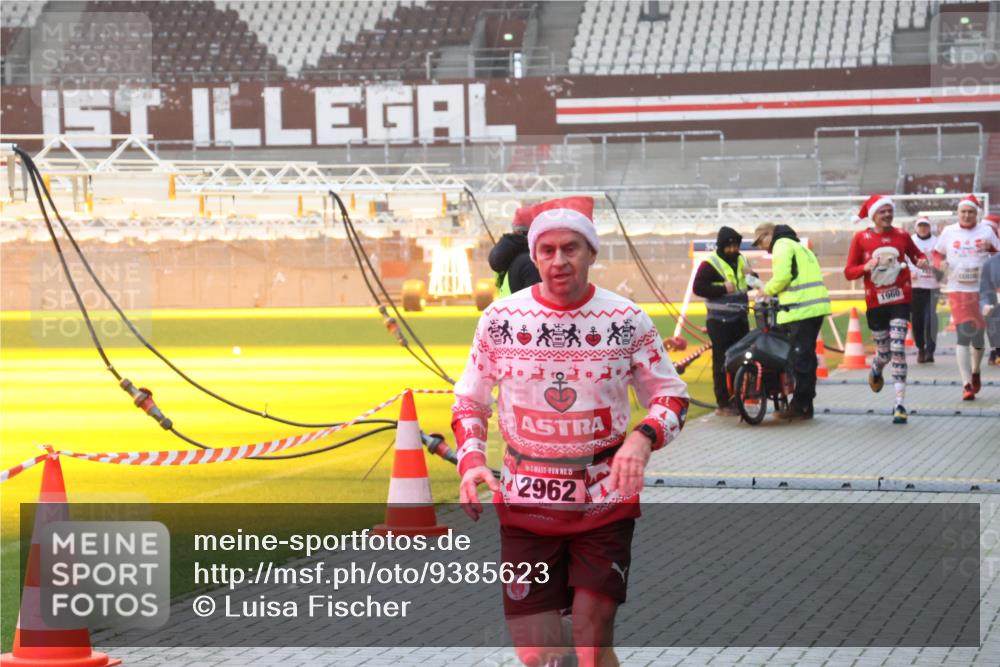 07.12.2025 - St. Pauli X-Mass-Run No. 15 Luisa Fischer http://msf.ph/oto/9385623 07.12.2025 11:36:02 Ziel 15, 2962, 1960, 240, 527, 535, 1960, 1962, 2150, 2660, 2902, 2962, 3148, 3149, 3967, 4408, 4816, 4823, 4843 meine-sportfotos.de