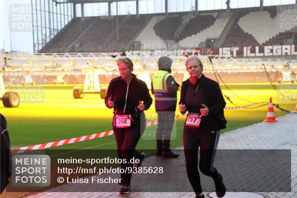 07.12.2025 - St. Pauli X-Mass-Run No. 15 Luisa Fischer http://msf.ph/oto/9385628 07.12.2025 10:18:03 Ziel 268, 257, 257, 268, 1161, 1162, 1963, 2663, 2688, 2725, 2952, 3522, 3804, 3874, 4114, 4127, 4227, 4339, 4764 meine-sportfotos.de