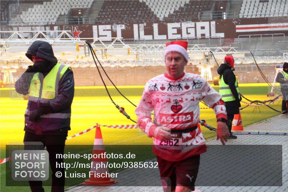07.12.2025 - St. Pauli X-Mass-Run No. 15 Luisa Fischer http://msf.ph/oto/9385632 07.12.2025 11:36:02 Ziel 67, 2962, 240, 527, 535, 1960, 1962, 2150, 2660, 2902, 2962, 3148, 3149, 3967, 4408, 4816, 4823, 4843 meine-sportfotos.de