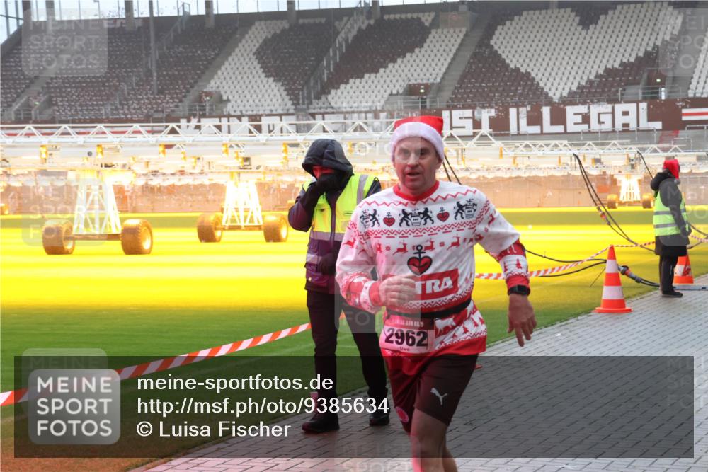 07.12.2025 - St. Pauli X-Mass-Run No. 15 Luisa Fischer http://msf.ph/oto/9385634 07.12.2025 11:36:03 Ziel 15, 2962, 240, 527, 535, 1960, 1962, 2150, 2660, 2902, 2962, 3148, 3149, 3967, 4408, 4816, 4823, 4843 meine-sportfotos.de
