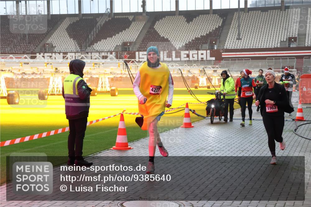 07.12.2025 - St. Pauli X-Mass-Run No. 15 Luisa Fischer http://msf.ph/oto/9385640 07.12.2025 10:18:06 Ziel 15, 4227, 2688, 1963, 257, 268, 1161, 1162, 1963, 2663, 2688, 2725, 2952, 3522, 3804, 3874, 4114, 4127, 4227, 4339, 4764 meine-sportfotos.de