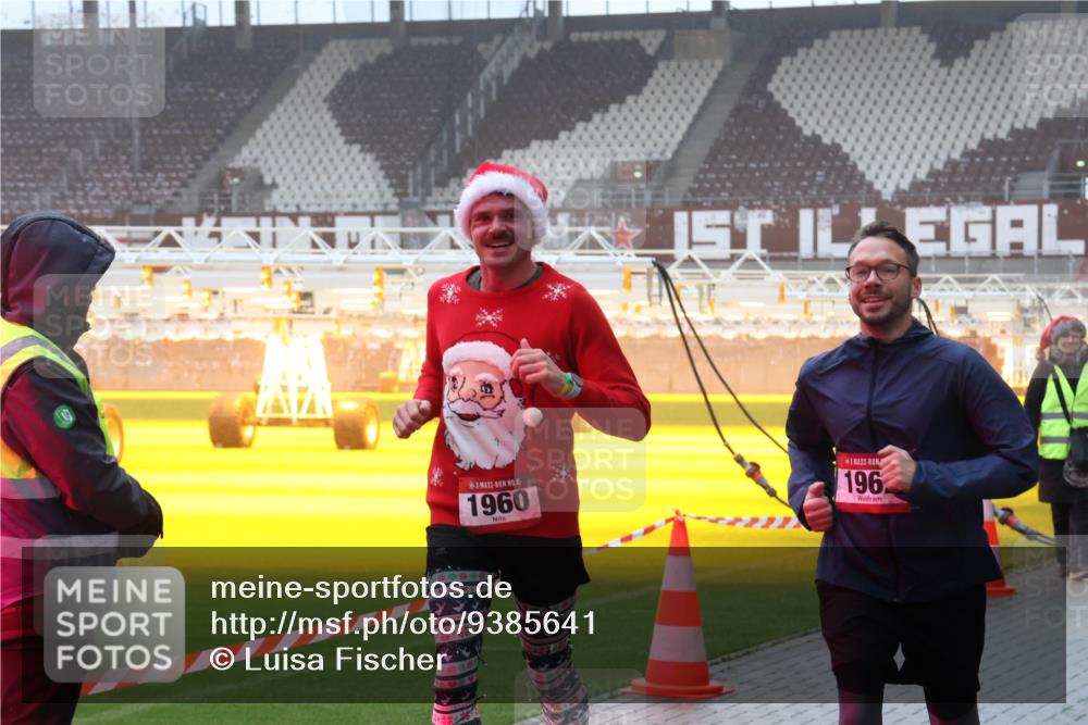07.12.2025 - St. Pauli X-Mass-Run No. 15 Luisa Fischer http://msf.ph/oto/9385641 07.12.2025 11:36:10 Ziel 15, 1960, 196, 240, 311, 527, 535, 728, 1960, 1962, 2660, 2902, 2962, 3109, 3967, 4408, 4816, 4823, 4843 meine-sportfotos.de