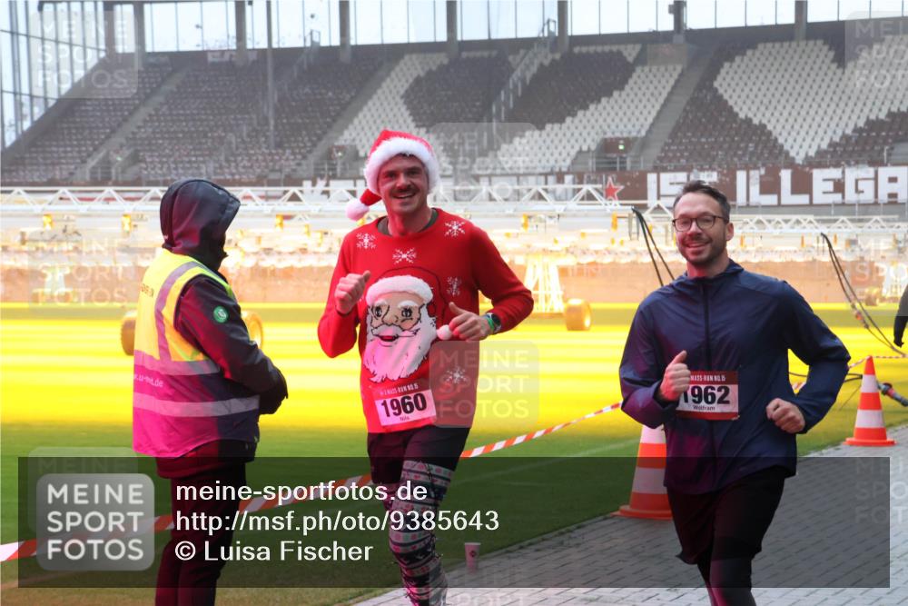 07.12.2025 - St. Pauli X-Mass-Run No. 15 Luisa Fischer http://msf.ph/oto/9385643 07.12.2025 11:36:10 Ziel 15, 1960, 15, 1962, 240, 311, 527, 535, 728, 1960, 1962, 2660, 2902, 2962, 3109, 3967, 4408, 4816, 4823, 4843 meine-sportfotos.de