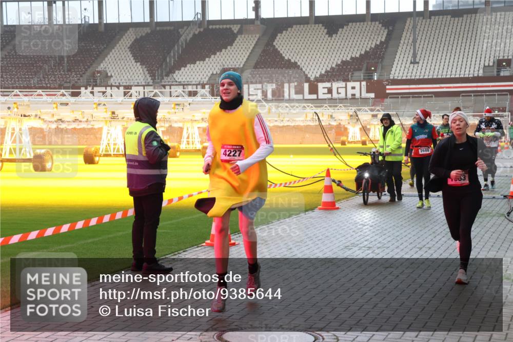 07.12.2025 - St. Pauli X-Mass-Run No. 15 Luisa Fischer http://msf.ph/oto/9385644 07.12.2025 10:18:06 Ziel 4227, 2688, 683, 257, 268, 1161, 1162, 1963, 2663, 2688, 2725, 2952, 3522, 3804, 3874, 4114, 4127, 4227, 4339, 4764 meine-sportfotos.de