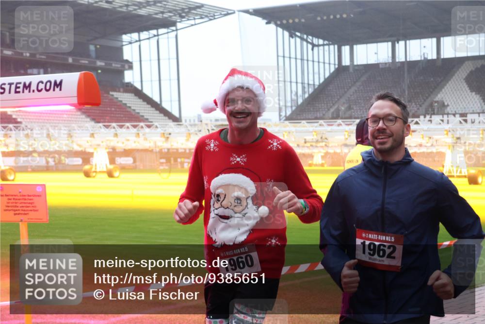 07.12.2025 - St. Pauli X-Mass-Run No. 15 Luisa Fischer http://msf.ph/oto/9385651 07.12.2025 11:36:11 Ziel 15, 1960, 15, 1962, 240, 311, 527, 535, 728, 1960, 1962, 2660, 2902, 2962, 3109, 3967, 4408, 4816, 4823, 4843 meine-sportfotos.de