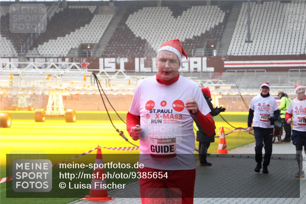07.12.2025 - St. Pauli X-Mass-Run No. 15 Luisa Fischer http://msf.ph/oto/9385654 07.12.2025 11:36:14 Ziel 0, 14, 15, 4823, 4816, 311, 527, 535, 728, 1960, 1962, 2660, 2902, 2962, 3109, 3967, 4408, 4816, 4823, 4843 meine-sportfotos.de