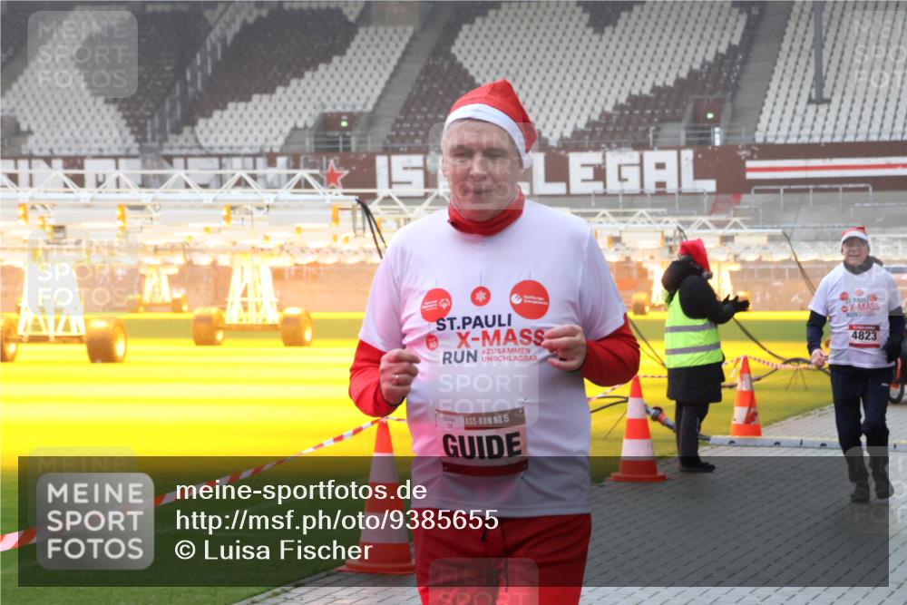 07.12.2025 - St. Pauli X-Mass-Run No. 15 Luisa Fischer http://msf.ph/oto/9385655 07.12.2025 11:36:14 Ziel 15, 0, 4823, 311, 527, 535, 728, 1960, 1962, 2660, 2902, 2962, 3109, 3967, 4408, 4816, 4823, 4843 meine-sportfotos.de
