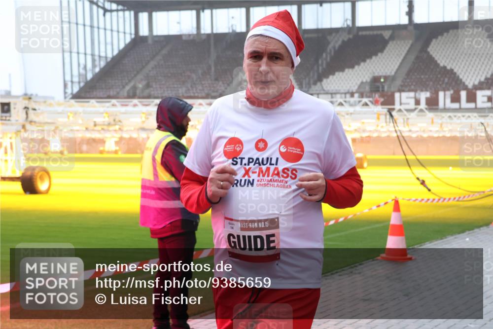 07.12.2025 - St. Pauli X-Mass-Run No. 15 Luisa Fischer http://msf.ph/oto/9385659 07.12.2025 11:36:15 Ziel 15, 14, 311, 527, 535, 728, 1960, 1962, 2316, 2660, 2902, 2962, 3109, 3967, 4408, 4816, 4823, 4843 meine-sportfotos.de