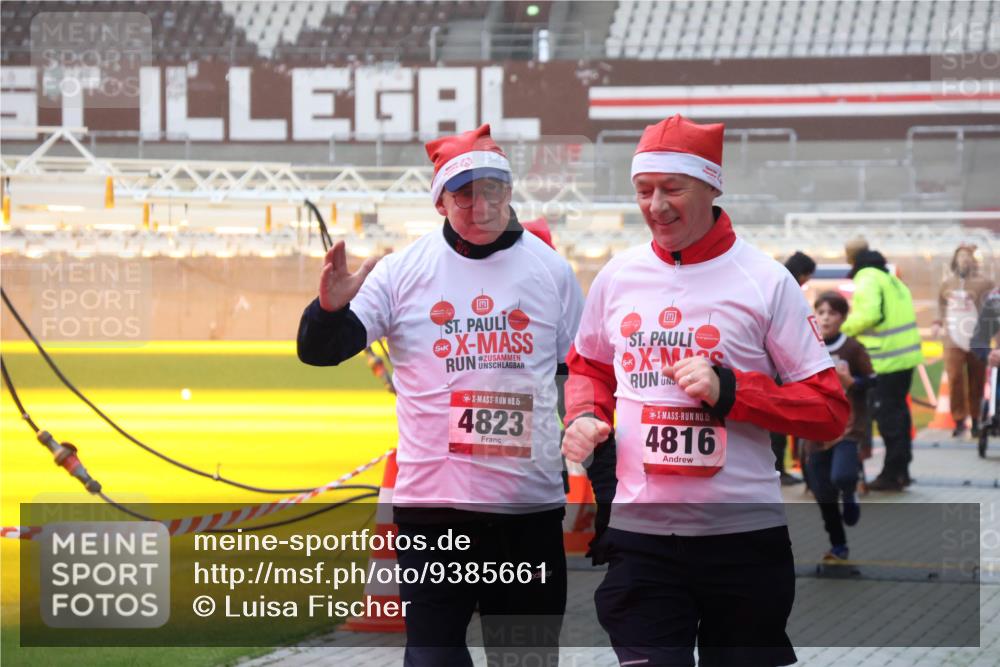 07.12.2025 - St. Pauli X-Mass-Run No. 15 Luisa Fischer http://msf.ph/oto/9385661 07.12.2025 11:36:18 Ziel 15, 4823, 15, 4816, 311, 527, 535, 728, 1960, 1962, 2183, 2310, 2316, 2660, 2902, 2907, 2962, 3109, 3612, 3614, 3653, 3967, 4408, 4816, 4823, 4843 meine-sportfotos.de
