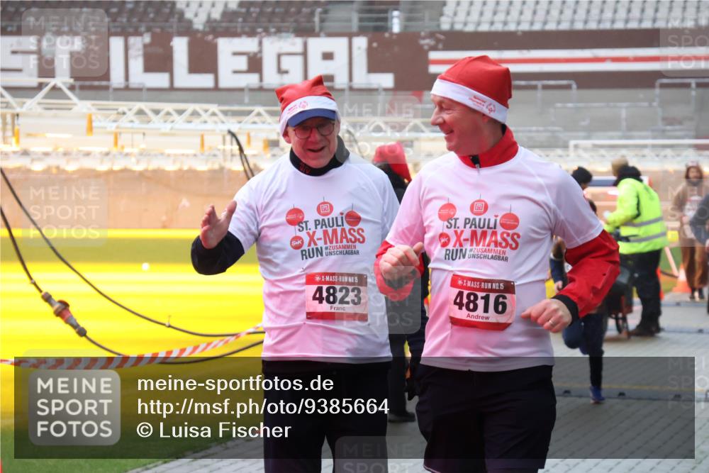 07.12.2025 - St. Pauli X-Mass-Run No. 15 Luisa Fischer http://msf.ph/oto/9385664 07.12.2025 11:36:18 Ziel 15, 4823, 15, 4816, 311, 527, 535, 728, 1960, 1962, 2183, 2310, 2316, 2660, 2902, 2907, 2962, 3109, 3612, 3614, 3653, 3967, 4408, 4816, 4823, 4843 meine-sportfotos.de