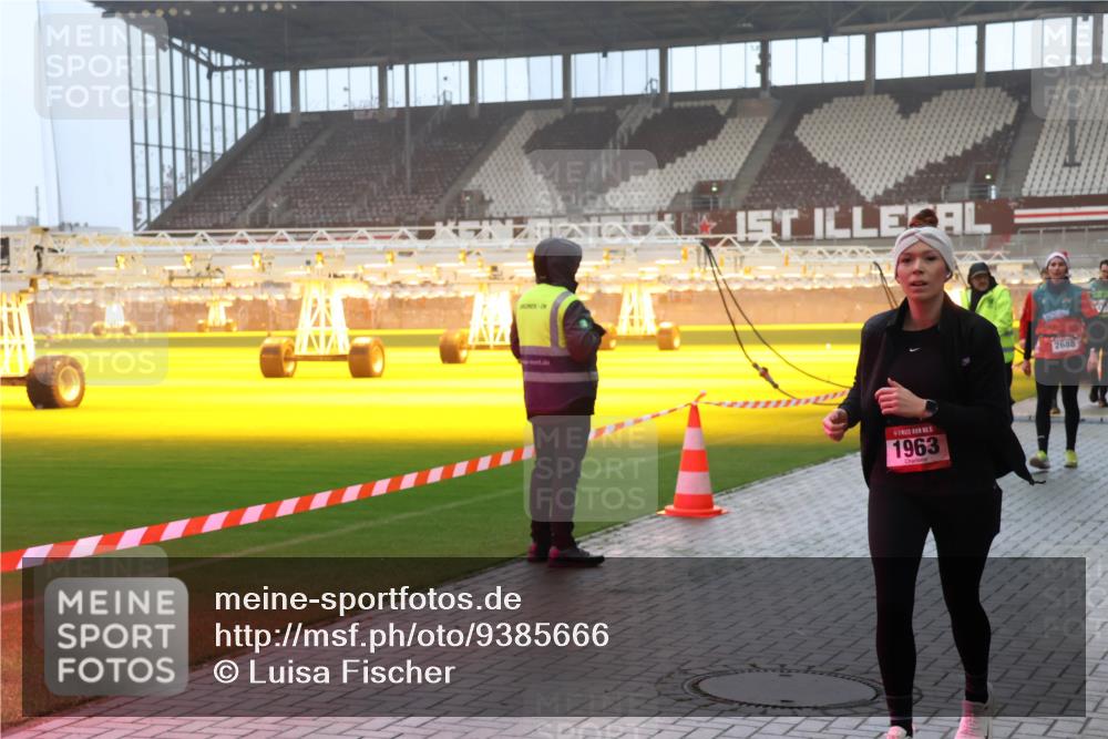 07.12.2025 - St. Pauli X-Mass-Run No. 15 Luisa Fischer http://msf.ph/oto/9385666 07.12.2025 10:18:08 Ziel 1963, 2688, 257, 268, 1161, 1162, 1963, 2663, 2688, 2725, 2952, 3804, 4114, 4127, 4227, 4339, 4764 meine-sportfotos.de