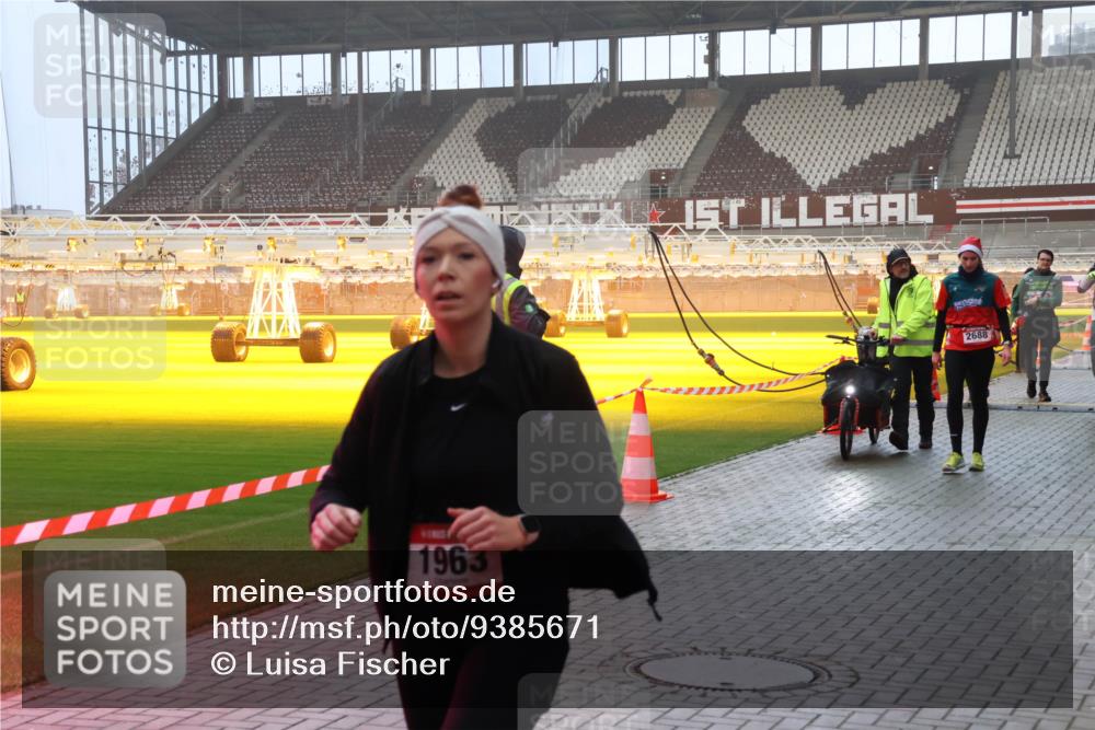07.12.2025 - St. Pauli X-Mass-Run No. 15 Luisa Fischer http://msf.ph/oto/9385671 07.12.2025 10:18:09 Ziel 1963, 2688, 257, 268, 1161, 1162, 1963, 2663, 2688, 2725, 2952, 3804, 4114, 4127, 4227, 4339, 4764 meine-sportfotos.de