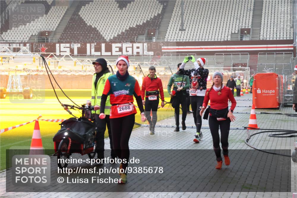 07.12.2025 - St. Pauli X-Mass-Run No. 15 Luisa Fischer http://msf.ph/oto/9385678 07.12.2025 10:18:12 Ziel 2688, 4764, 3522, 1161, 1162, 1963, 2663, 2688, 2725, 2952, 3804, 4114, 4127, 4227, 4339, 4764 meine-sportfotos.de
