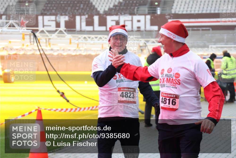 07.12.2025 - St. Pauli X-Mass-Run No. 15 Luisa Fischer http://msf.ph/oto/9385680 07.12.2025 11:36:19 Ziel 1, 4823, 15, 4816, 311, 527, 535, 728, 1960, 1962, 2183, 2310, 2316, 2660, 2902, 2907, 2962, 3109, 3610, 3612, 3614, 3653, 3967, 4408, 4816, 4823, 4843 meine-sportfotos.de