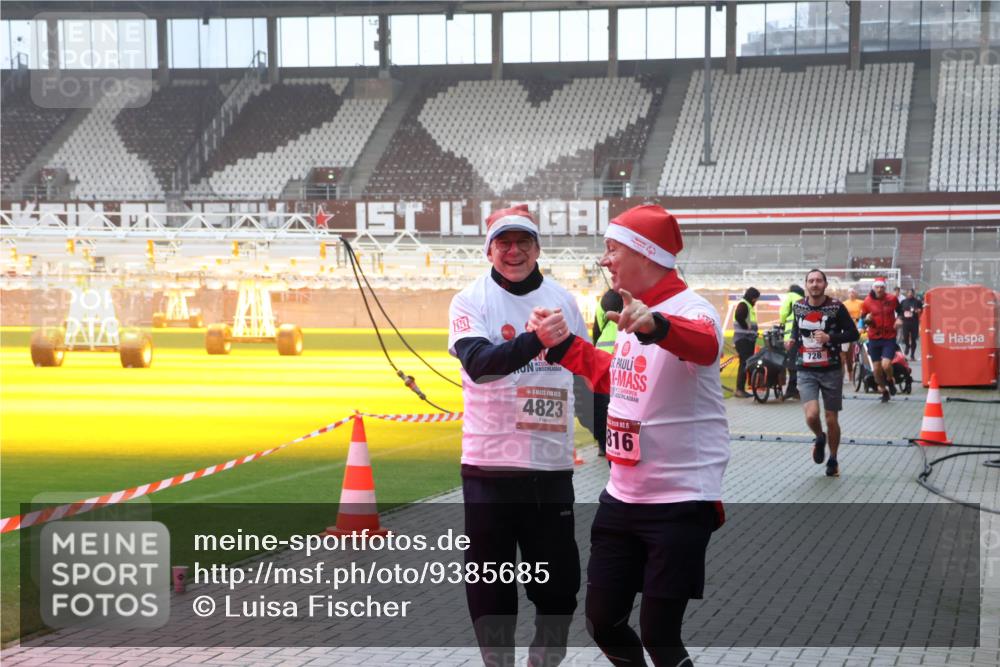 07.12.2025 - St. Pauli X-Mass-Run No. 15 Luisa Fischer http://msf.ph/oto/9385685 07.12.2025 11:36:20 Ziel 4823, 816, 728, 311, 527, 535, 728, 1792, 1960, 1962, 2183, 2310, 2316, 2660, 2902, 2907, 2962, 3109, 3610, 3612, 3614, 3653, 3967, 4816, 4823, 4843 meine-sportfotos.de