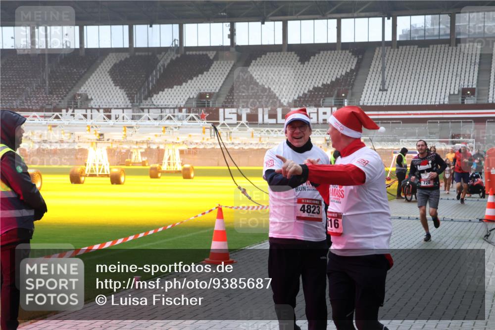 07.12.2025 - St. Pauli X-Mass-Run No. 15 Luisa Fischer http://msf.ph/oto/9385687 07.12.2025 11:36:20 Ziel 1120, 4823, 15, 16, 728, 311, 527, 535, 728, 1792, 1960, 1962, 2183, 2310, 2316, 2660, 2902, 2907, 2962, 3109, 3610, 3612, 3614, 3653, 3967, 4816, 4823, 4843 meine-sportfotos.de