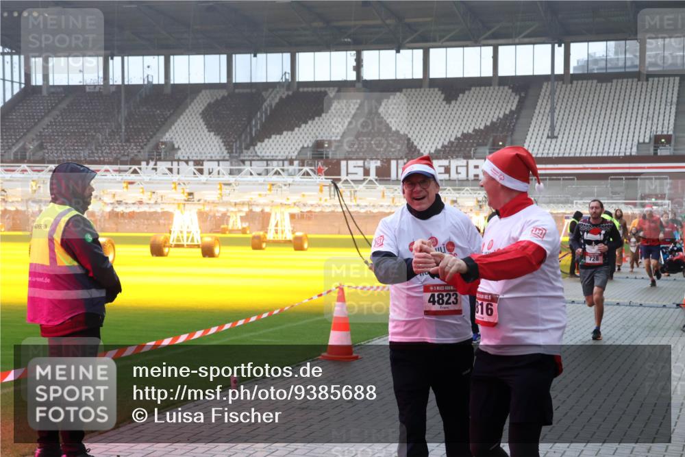 07.12.2025 - St. Pauli X-Mass-Run No. 15 Luisa Fischer http://msf.ph/oto/9385688 07.12.2025 11:36:21 Ziel 4823, 16, 728, 311, 527, 535, 728, 1792, 1960, 1962, 2183, 2310, 2316, 2660, 2902, 2907, 2962, 3109, 3610, 3612, 3614, 3653, 3967, 4816, 4823, 4843 meine-sportfotos.de