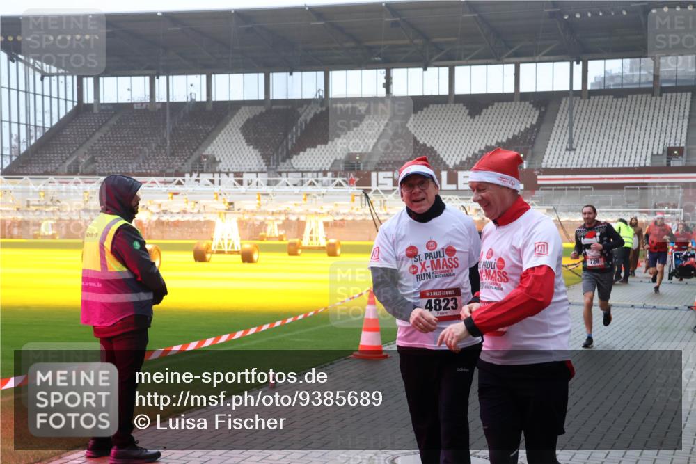 07.12.2025 - St. Pauli X-Mass-Run No. 15 Luisa Fischer http://msf.ph/oto/9385689 07.12.2025 11:36:21 Ziel 15, 4823, 728, 311, 527, 535, 728, 1792, 1960, 1962, 2183, 2310, 2316, 2660, 2902, 2907, 2962, 3109, 3610, 3612, 3614, 3653, 3967, 4816, 4823, 4843 meine-sportfotos.de