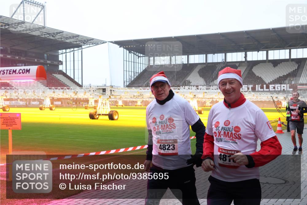 07.12.2025 - St. Pauli X-Mass-Run No. 15 Luisa Fischer http://msf.ph/oto/9385695 07.12.2025 11:36:22 Ziel 15, 4823, 15, 481, 728, 311, 527, 535, 728, 1753, 1792, 1960, 1962, 2183, 2310, 2316, 2660, 2902, 2907, 2962, 3109, 3610, 3612, 3614, 3653, 3967, 4816, 4823, 4843 meine-sportfotos.de