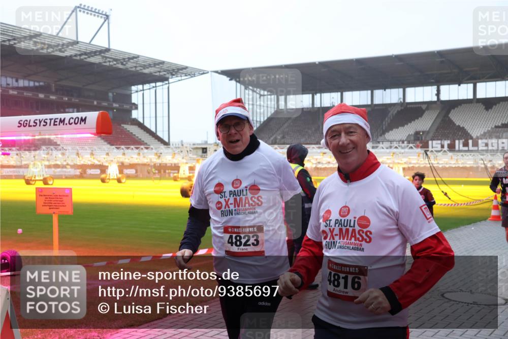 07.12.2025 - St. Pauli X-Mass-Run No. 15 Luisa Fischer http://msf.ph/oto/9385697 07.12.2025 11:36:23 Ziel 30, 15, 4823, 15, 4816, 311, 527, 535, 728, 1753, 1792, 1960, 1962, 2183, 2310, 2316, 2660, 2902, 2907, 2962, 3109, 3610, 3612, 3614, 3653, 3967, 4816, 4823, 4843 meine-sportfotos.de