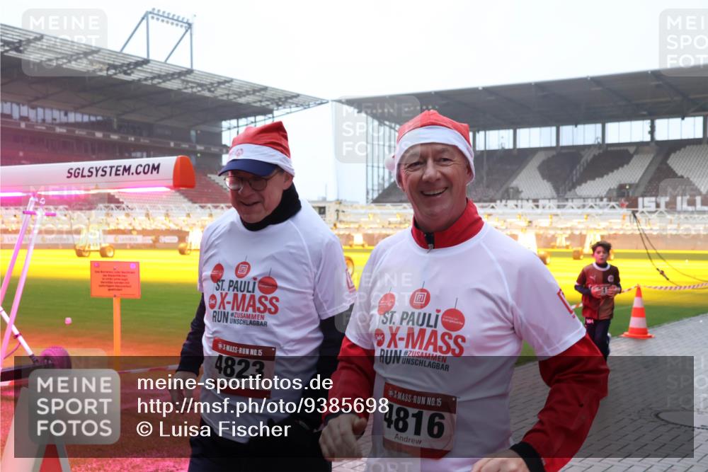07.12.2025 - St. Pauli X-Mass-Run No. 15 Luisa Fischer http://msf.ph/oto/9385698 07.12.2025 11:36:23 Ziel 15, 4823, 15, 4816, 311, 527, 535, 728, 1753, 1792, 1960, 1962, 2183, 2310, 2316, 2660, 2902, 2907, 2962, 3109, 3610, 3612, 3614, 3653, 3967, 4816, 4823, 4843 meine-sportfotos.de