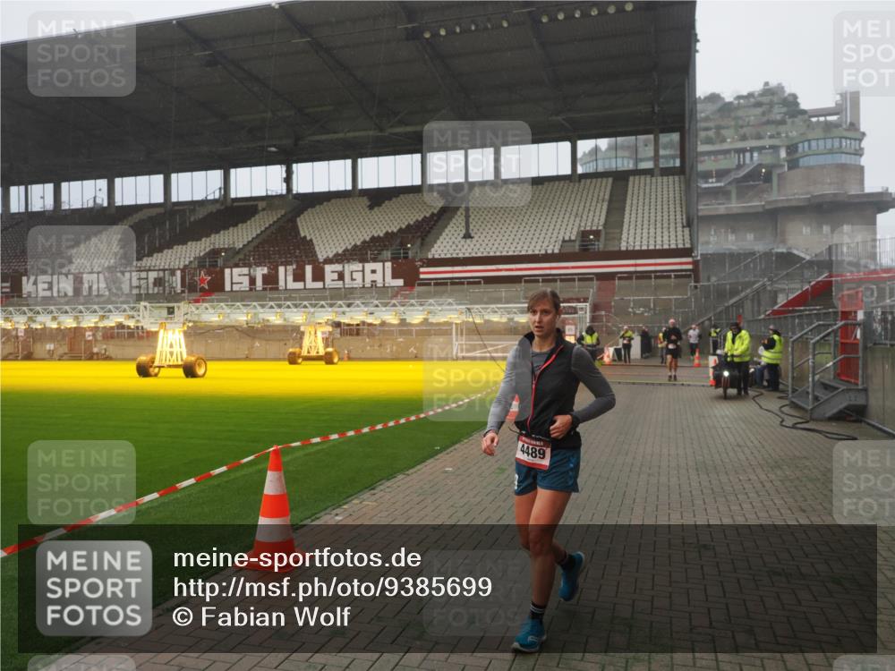 07.12.2025 - St. Pauli X-Mass-Run No. 15 Fabian Wolf http://msf.ph/oto/9385699 07.12.2025 10:14:23 Ziel 174, 352, 1158, 3243, 4489, 4545 meine-sportfotos.de