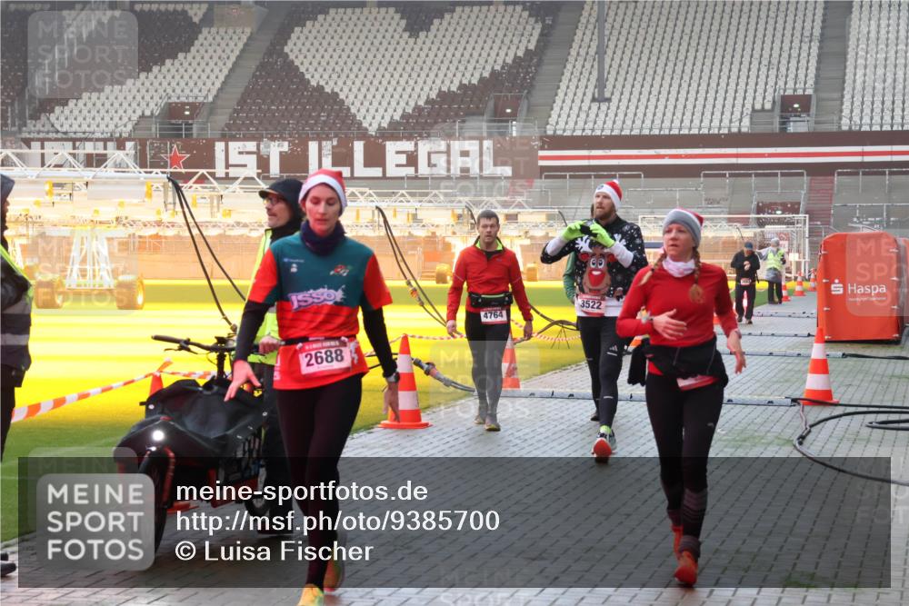 07.12.2025 - St. Pauli X-Mass-Run No. 15 Luisa Fischer http://msf.ph/oto/9385700 07.12.2025 10:18:13 Ziel 2688, 4764, 3522, 1161, 1162, 1963, 2663, 2688, 2725, 2952, 3804, 4114, 4127, 4227, 4339 meine-sportfotos.de