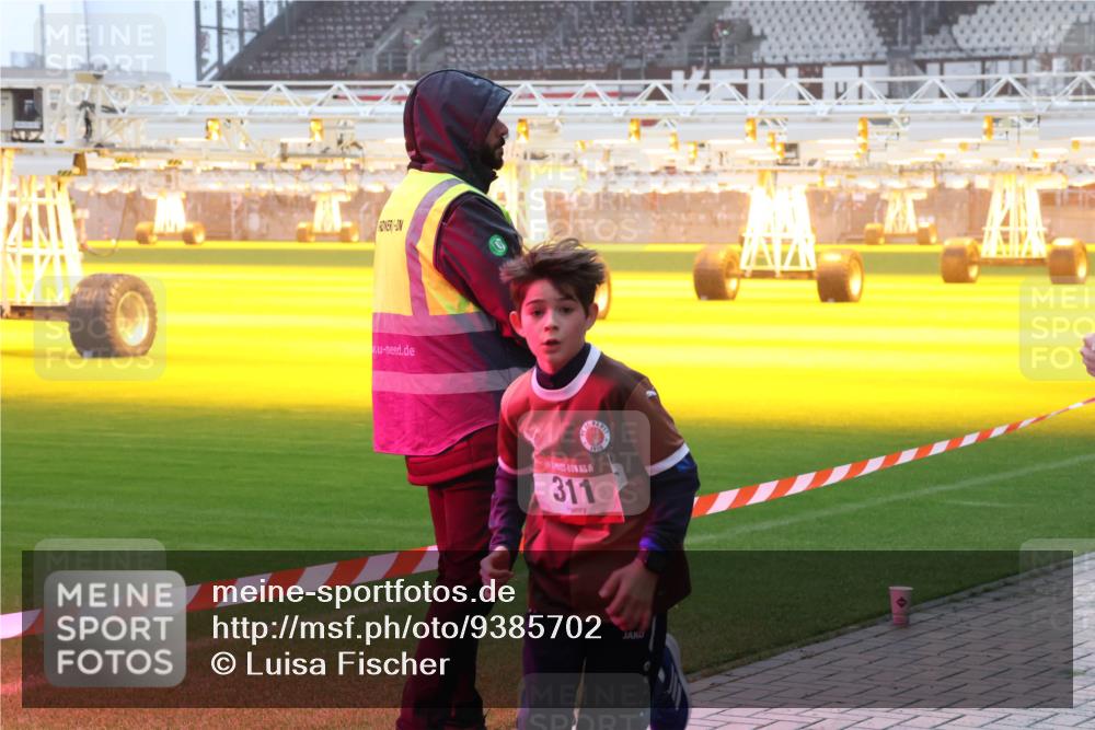07.12.2025 - St. Pauli X-Mass-Run No. 15 Luisa Fischer http://msf.ph/oto/9385702 07.12.2025 11:36:24 Ziel 15, 311, 311, 728, 1753, 1792, 1960, 1962, 2183, 2310, 2316, 2660, 2902, 2907, 2962, 3109, 3610, 3612, 3614, 3653, 3967, 4816, 4823, 4843 meine-sportfotos.de