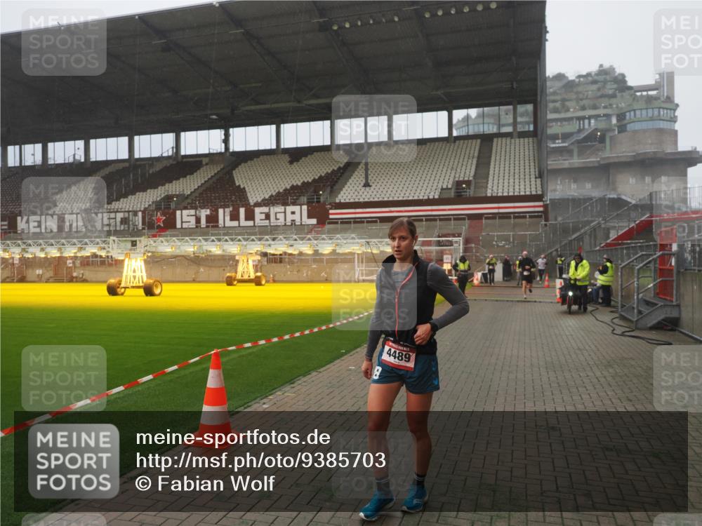 07.12.2025 - St. Pauli X-Mass-Run No. 15 Fabian Wolf http://msf.ph/oto/9385703 07.12.2025 10:14:23 Ziel 174, 352, 1158, 3243, 4489, 4545 meine-sportfotos.de