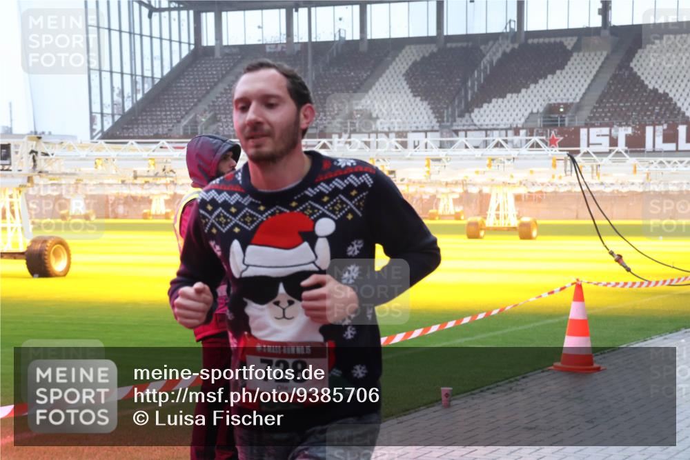 07.12.2025 - St. Pauli X-Mass-Run No. 15 Luisa Fischer http://msf.ph/oto/9385706 07.12.2025 11:36:25 Ziel 15, 728, 311, 728, 1753, 1792, 1960, 1962, 2183, 2310, 2316, 2660, 2902, 2907, 2962, 3109, 3610, 3612, 3614, 3653, 3967, 4816, 4823, 4843 meine-sportfotos.de