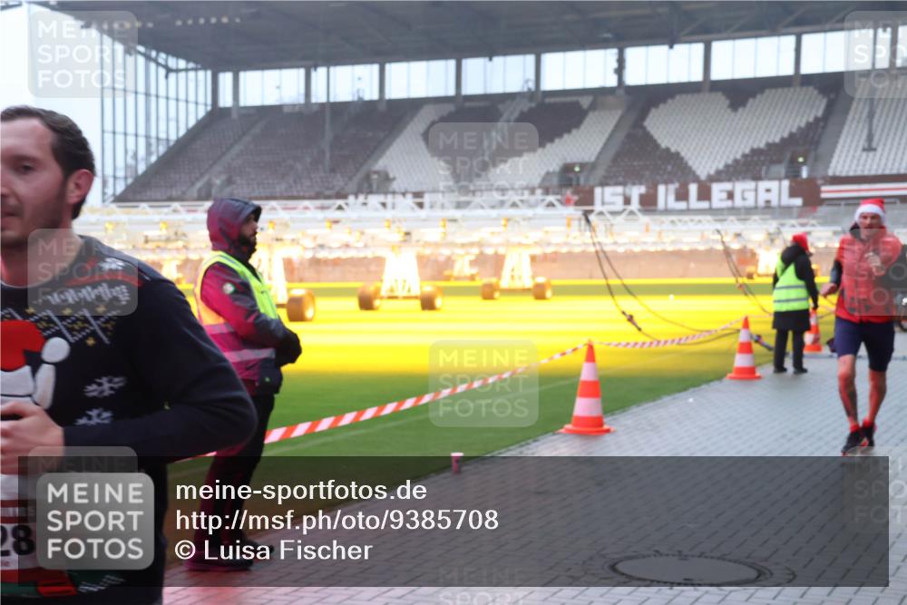 07.12.2025 - St. Pauli X-Mass-Run No. 15 Luisa Fischer http://msf.ph/oto/9385708 07.12.2025 11:36:25 Ziel 28, 311, 728, 1753, 1792, 1960, 1962, 2183, 2310, 2316, 2660, 2902, 2907, 2962, 3109, 3610, 3612, 3614, 3653, 3967, 4816, 4823, 4843 meine-sportfotos.de