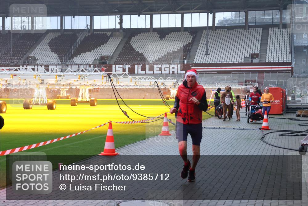 07.12.2025 - St. Pauli X-Mass-Run No. 15 Luisa Fischer http://msf.ph/oto/9385712 07.12.2025 11:36:26 Ziel 364, 311, 728, 1753, 1792, 1960, 1962, 2183, 2310, 2316, 2902, 2907, 2962, 3109, 3610, 3612, 3614, 3653, 3967, 4816, 4823, 4843 meine-sportfotos.de
