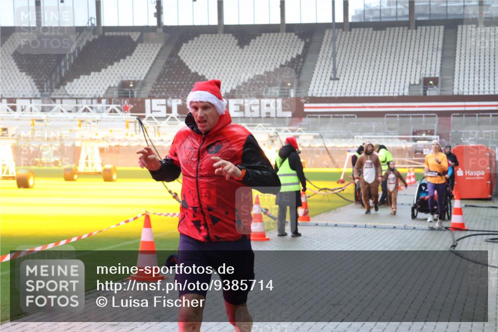 07.12.2025 - St. Pauli X-Mass-Run No. 15 Luisa Fischer http://msf.ph/oto/9385714 07.12.2025 11:36:27 Ziel 311, 728, 1753, 1792, 1960, 1962, 2183, 2310, 2316, 2902, 2907, 2962, 3109, 3610, 3612, 3614, 3653, 3967, 4816, 4823, 4843 meine-sportfotos.de