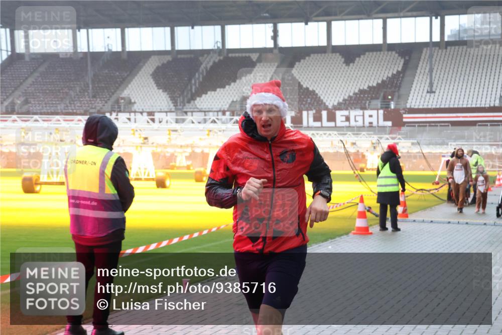 07.12.2025 - St. Pauli X-Mass-Run No. 15 Luisa Fischer http://msf.ph/oto/9385716 07.12.2025 11:36:27 Ziel 311, 728, 1753, 1792, 1960, 1962, 2183, 2310, 2316, 2902, 2907, 2962, 3109, 3610, 3612, 3614, 3653, 3967, 4816, 4823, 4843 meine-sportfotos.de