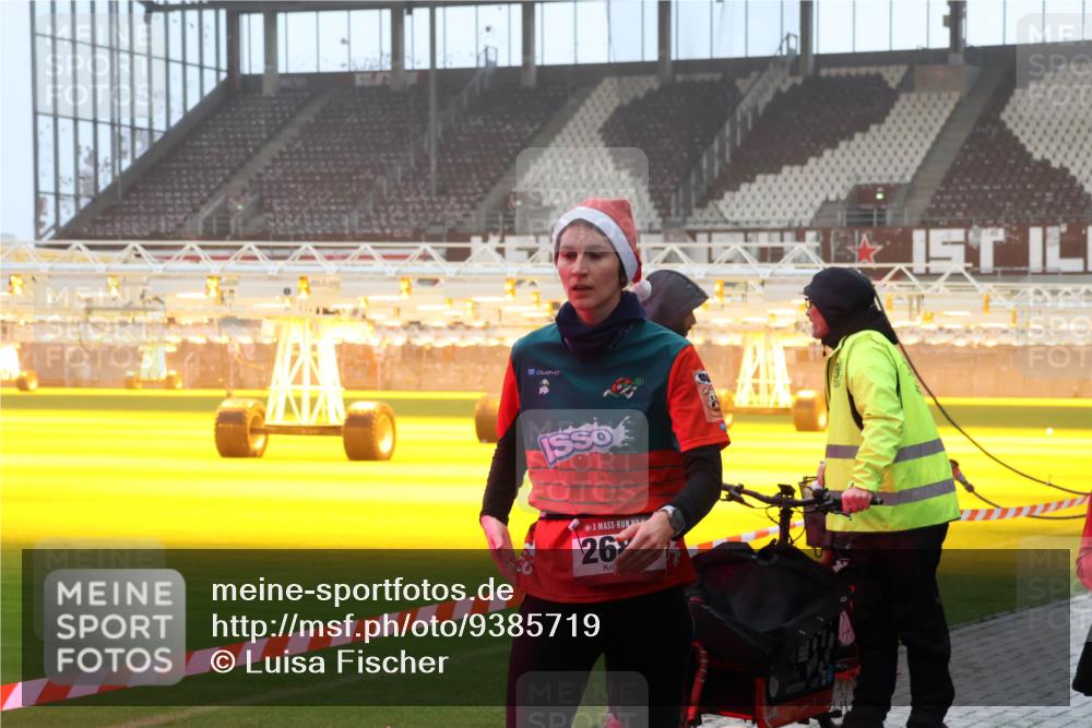 07.12.2025 - St. Pauli X-Mass-Run No. 15 Luisa Fischer http://msf.ph/oto/9385719 07.12.2025 10:18:15 Ziel 26, 1161, 1162, 1963, 2663, 2688, 2725, 2952, 3804, 4127, 4227, 4339 meine-sportfotos.de