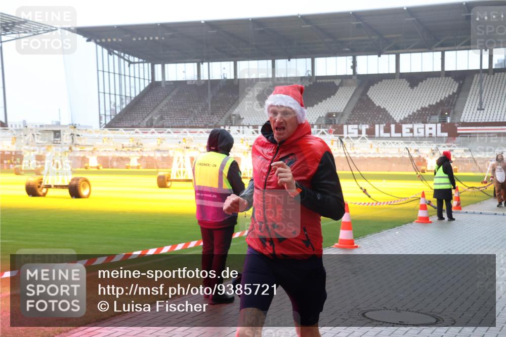 07.12.2025 - St. Pauli X-Mass-Run No. 15 Luisa Fischer http://msf.ph/oto/9385721 07.12.2025 11:36:27 Ziel 311, 728, 1753, 1792, 1960, 1962, 2183, 2310, 2316, 2902, 2907, 2962, 3109, 3610, 3612, 3614, 3653, 3967, 4816, 4823, 4843 meine-sportfotos.de