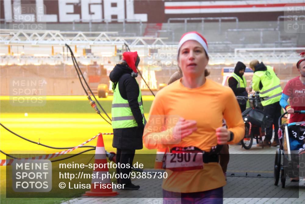 07.12.2025 - St. Pauli X-Mass-Run No. 15 Luisa Fischer http://msf.ph/oto/9385730 07.12.2025 11:36:31 Ziel 2907, 311, 728, 1753, 1792, 1960, 1962, 2183, 2310, 2316, 2902, 2907, 2962, 3109, 3610, 3612, 3614, 3653, 4816, 4823, 4843 meine-sportfotos.de
