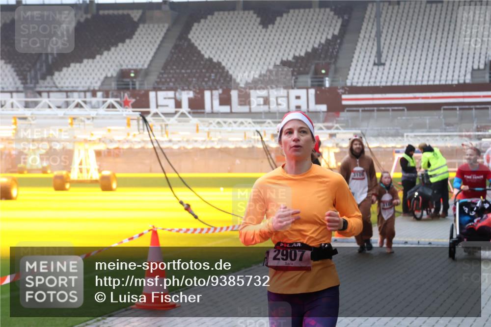 07.12.2025 - St. Pauli X-Mass-Run No. 15 Luisa Fischer http://msf.ph/oto/9385732 07.12.2025 11:36:32 Ziel 2907, 310, 311, 728, 1753, 1792, 1960, 1962, 2183, 2310, 2316, 2902, 2907, 2962, 3109, 3610, 3612, 3614, 3653, 3826, 4816, 4823, 4843 meine-sportfotos.de
